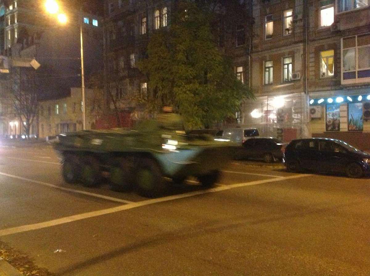 Києвом проїхала колона бронетранспортерів