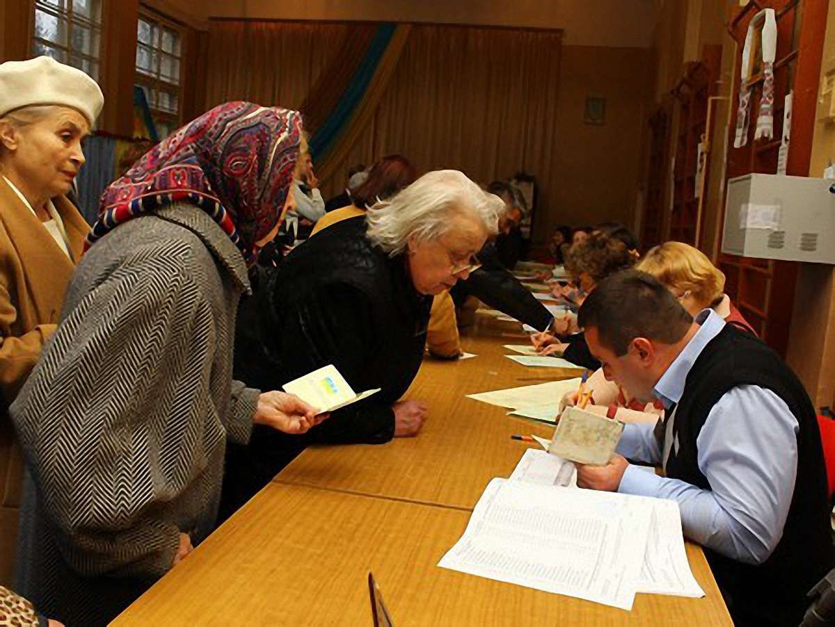 У Чернівецькій області член ДВК румунською агітувала за ПР