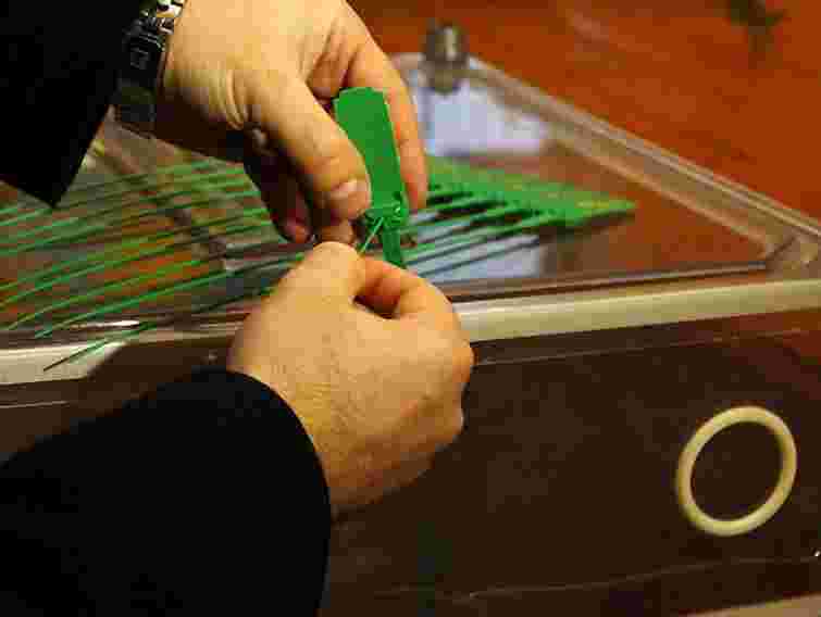 Івано-Франківщина: комісія не має протоколів і все записує у чорновик 