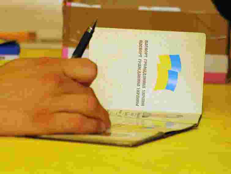 Майже мільйон українців голосуватимуть не на дільницях