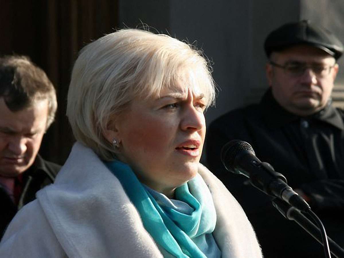 У Львові на ДВК – «журналісти» з печатками партії влади?