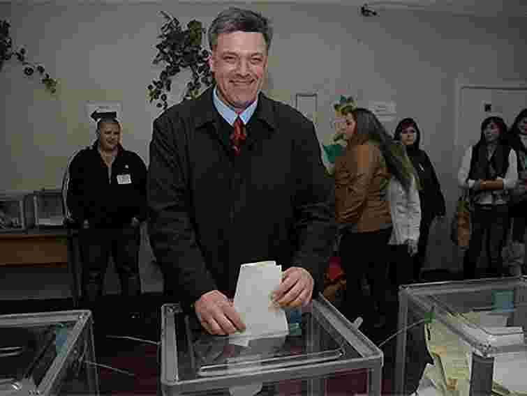 Тягнибок таки проголосував 