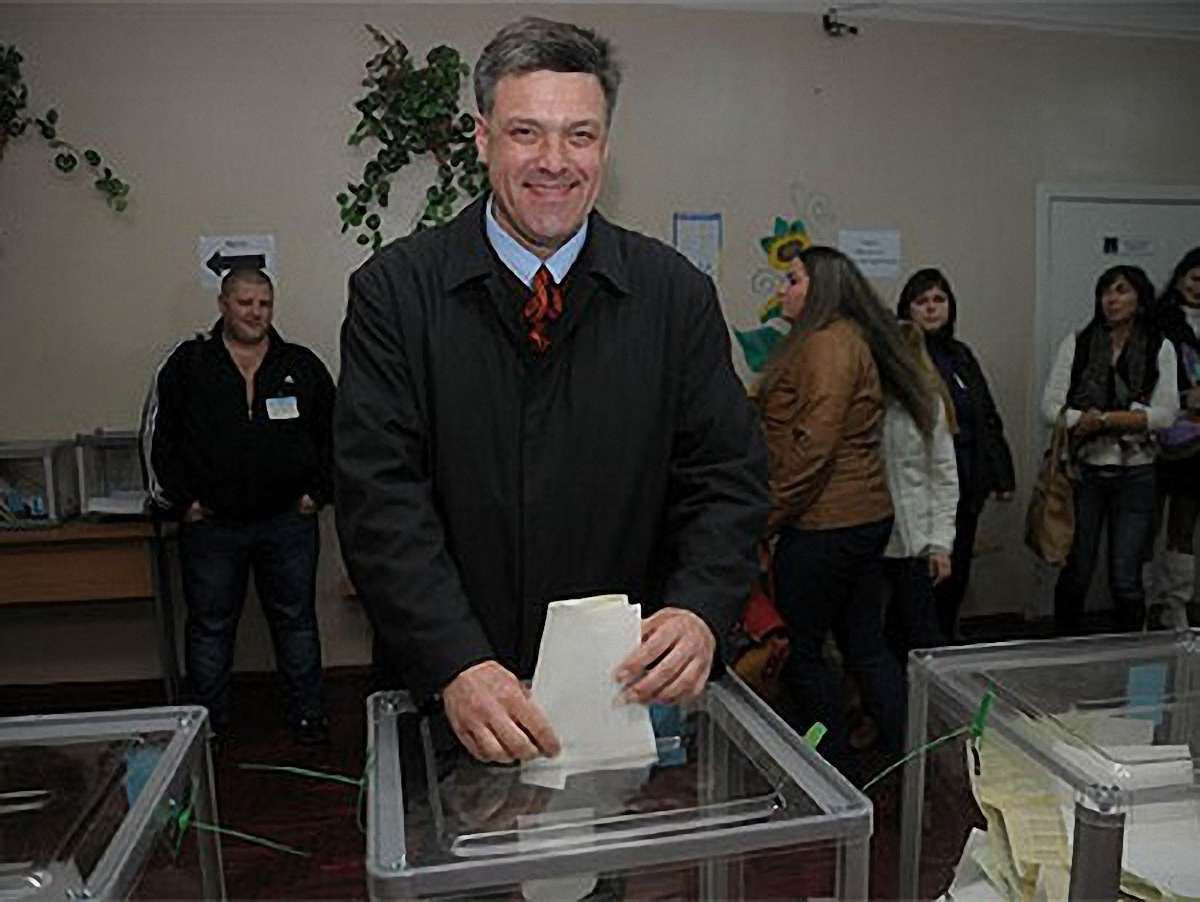 Тягнибок таки проголосував 