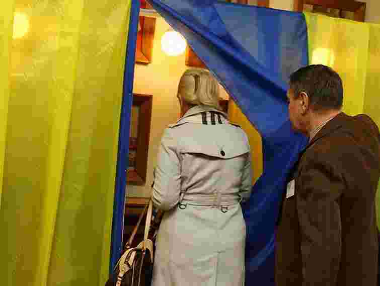 Омбудсмену поскаржились, що в Ялті кабінки не зашторені