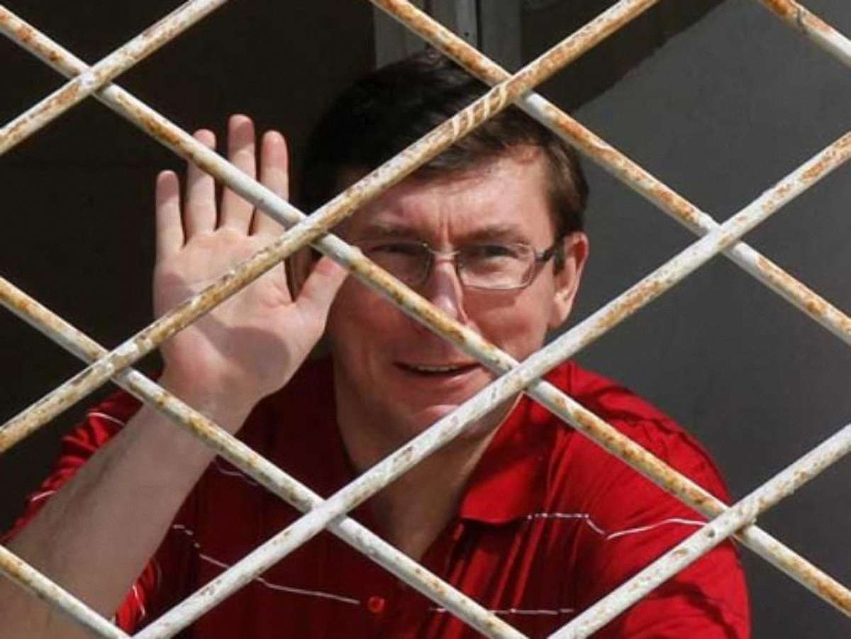 Луценко одним з перших проголосував у Менській колонії