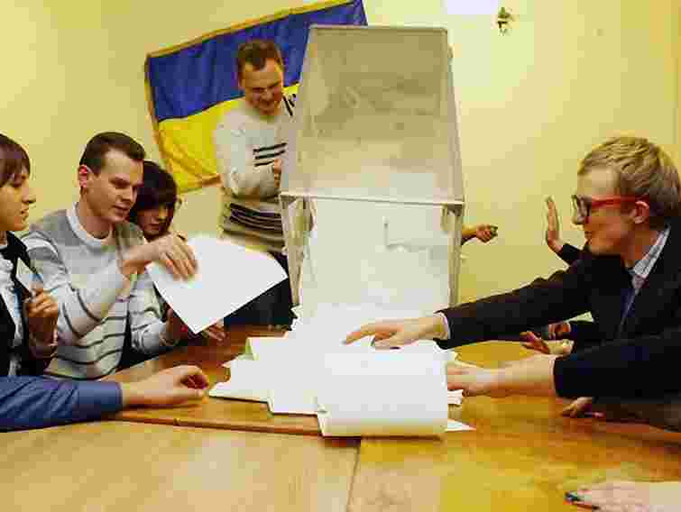 ЦВК завтра почне приймати протоколи із мокрими печатками