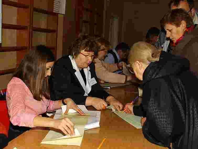 На 42% дільниць до 50 виборців не знаходили себе у списках