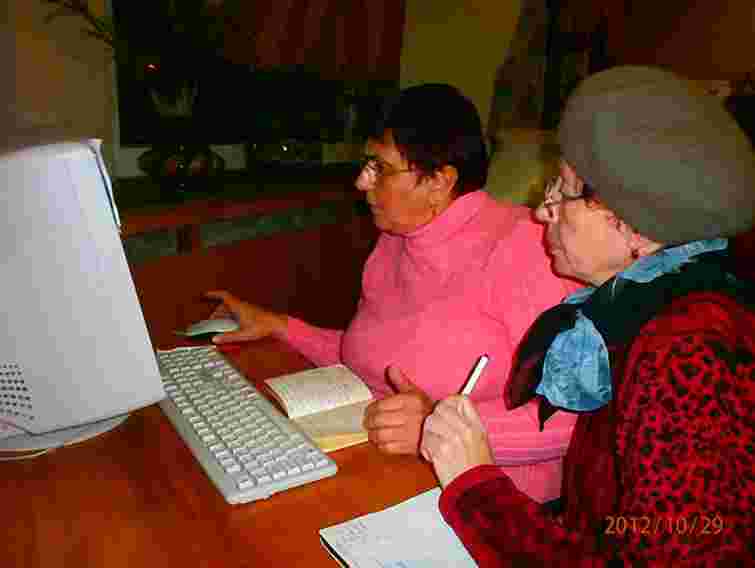 Літні львів’яни отримали сертифікати про завершення комп’ютерних курсів