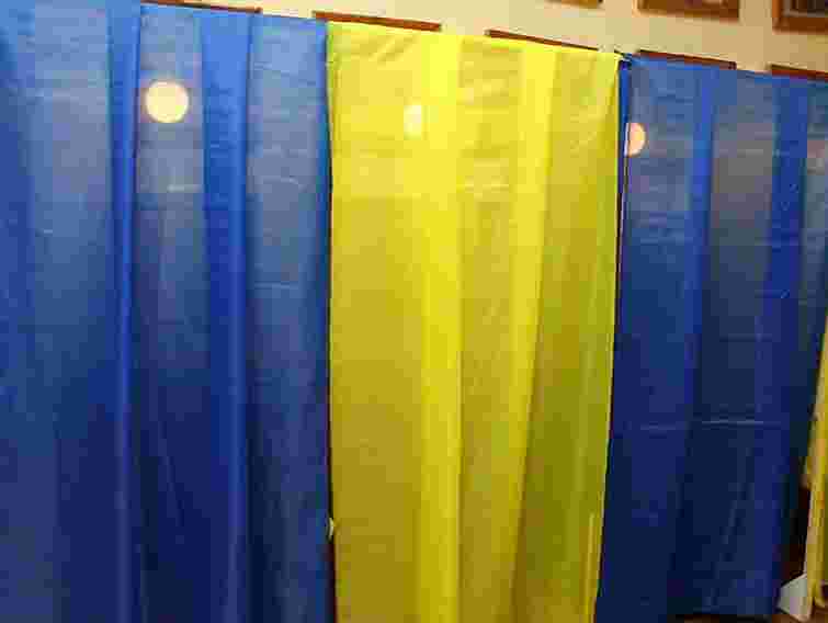 Міжнародні місії повертають спостерігачів на дільниці