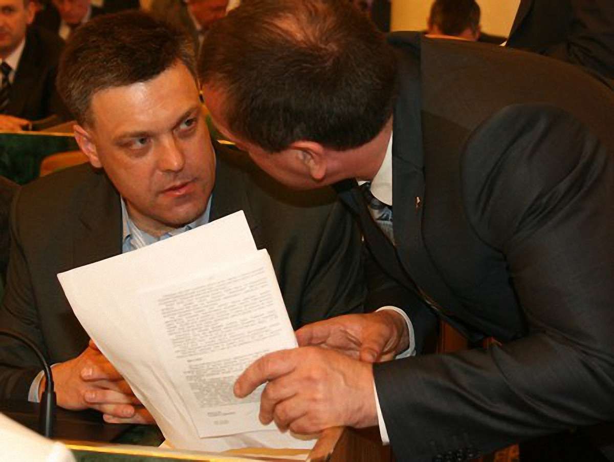 Свободівці перехопили протокол, де кандидатів поміняли місцями