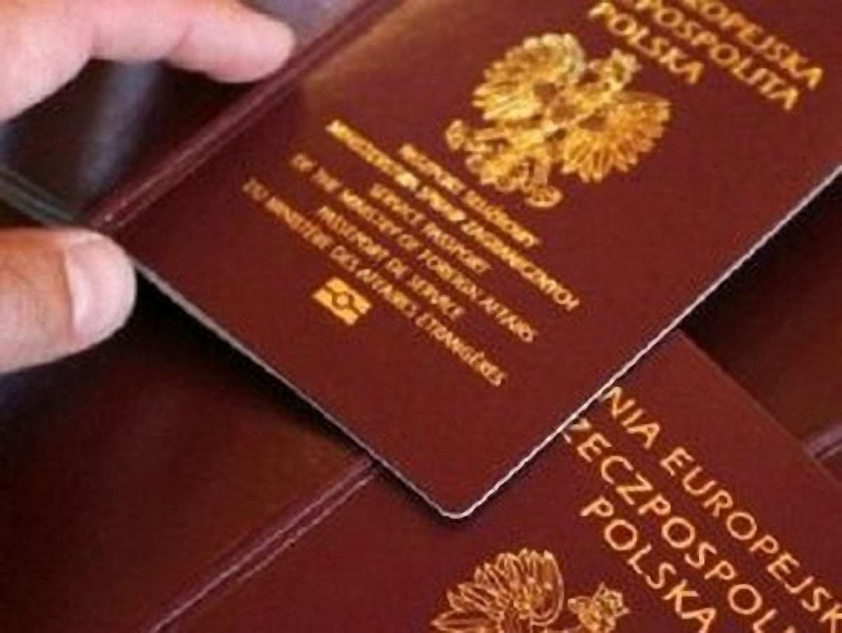 Затримали чоловіка, який продавав українцям польські паспорти 