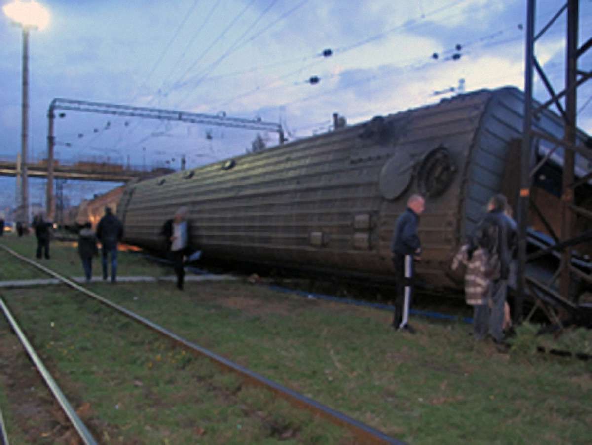 Біля Запоріжжя вночі зійшов з рейок пасажирський потяг. Фото