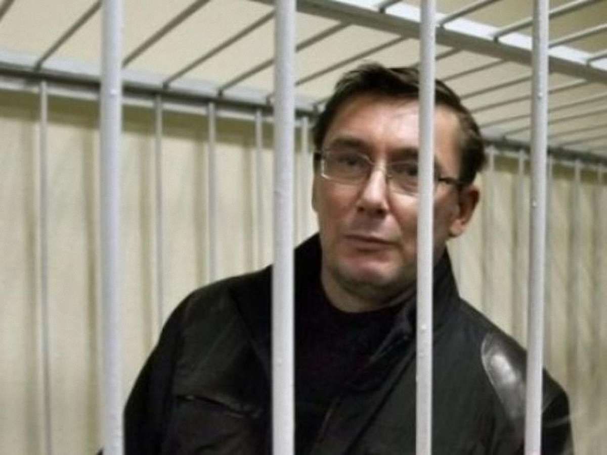 Луценко закликає визнати вибори, хоч і сфальсифіковані
