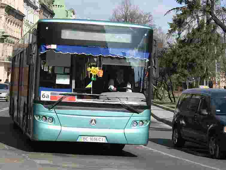 До 1 листопада навігатори встановили тільки на 317 автобусах