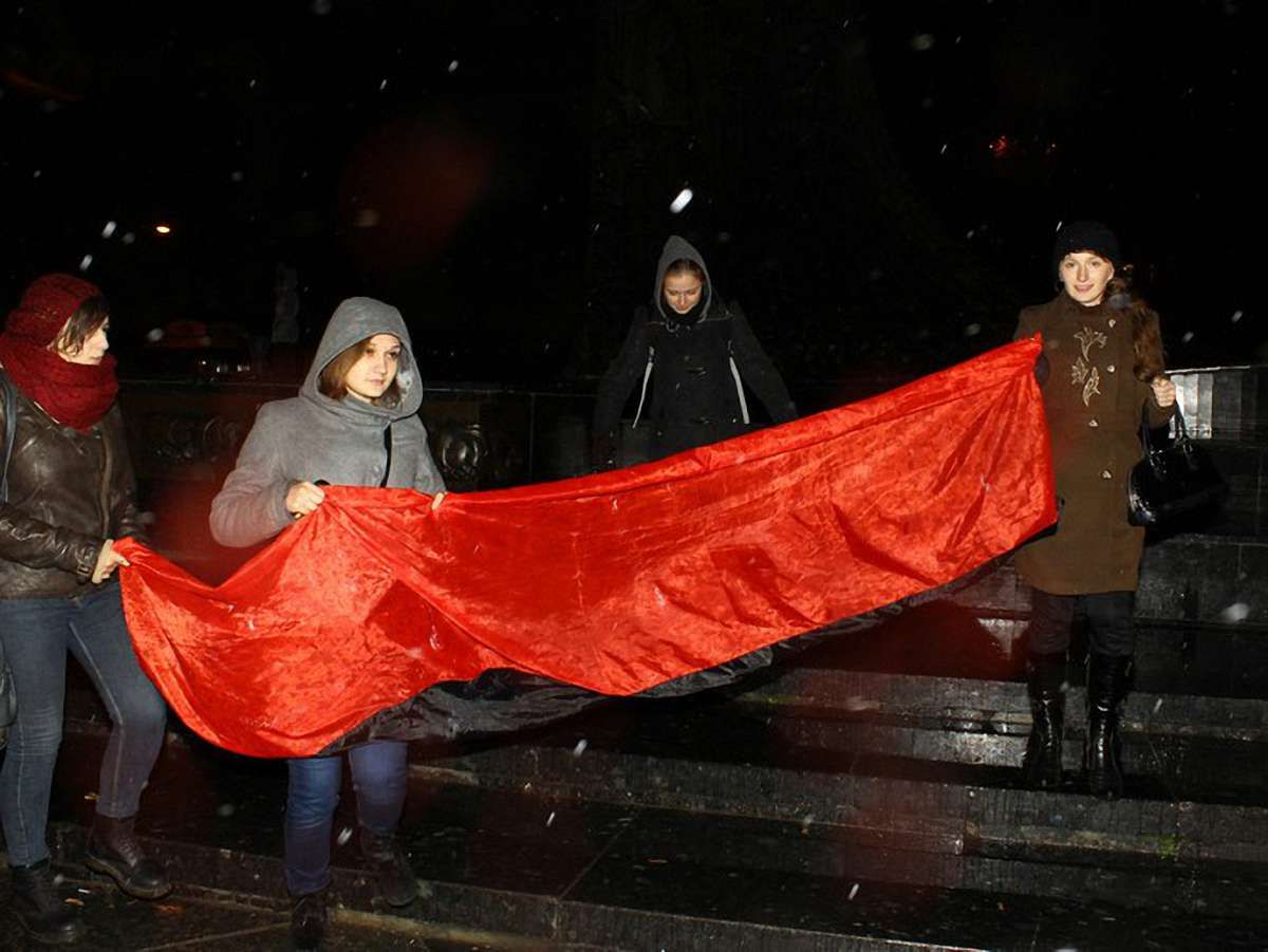 У Львові автономні націоналісти розгорнули стяг на честь героїв ЗУНР