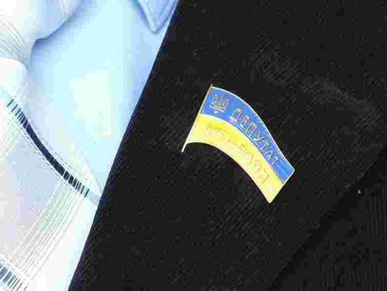 Монетний двір виготовив позолочені значки для нових депутатів