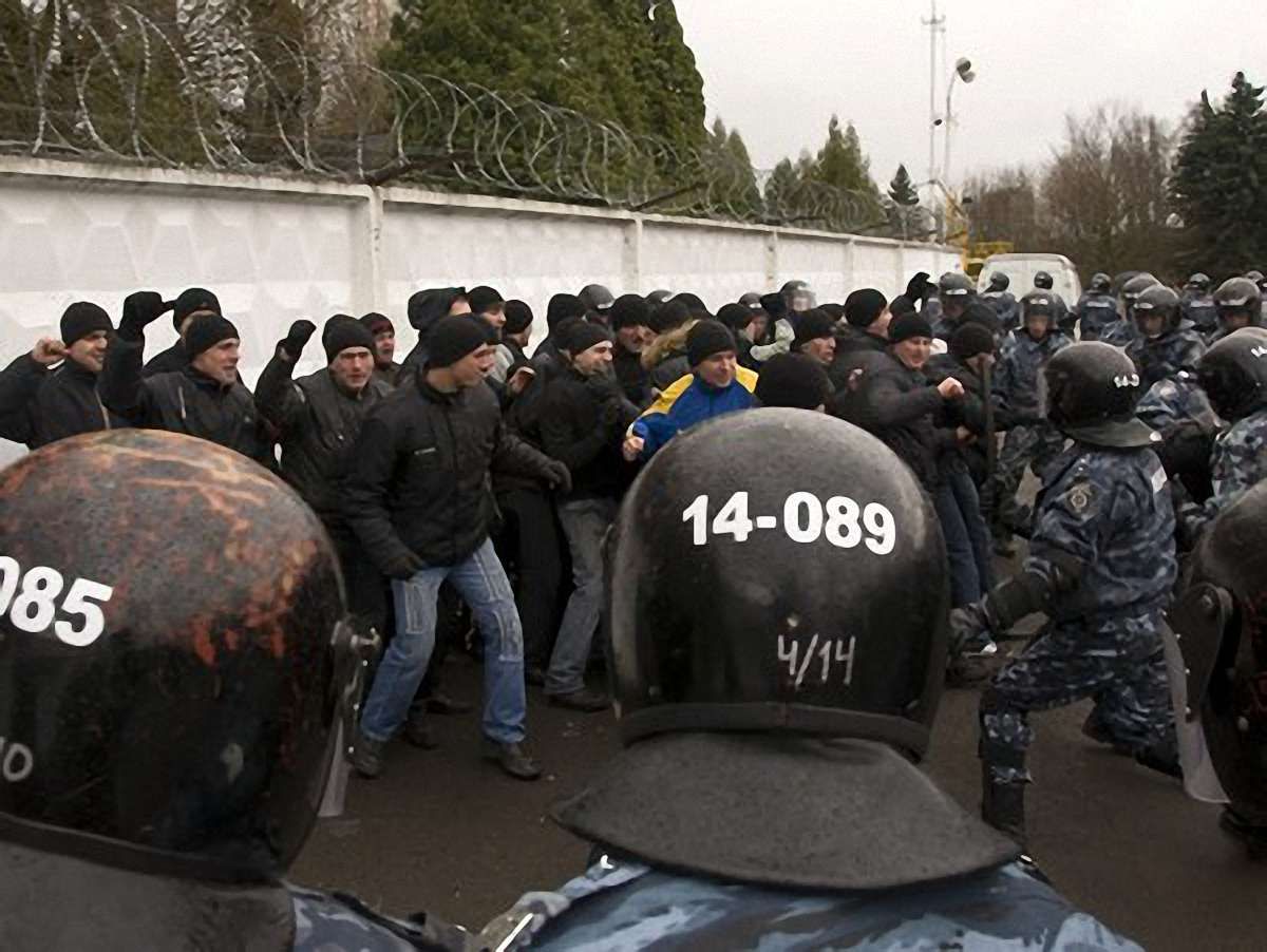 Штурмовий підрозділ викрав протоколи на 132-й ОВК, – опозиція