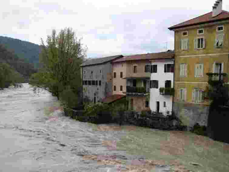 Сильні дощі спричинили повені у Словенії