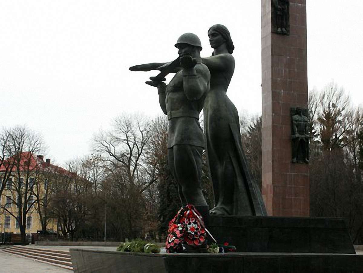 У Львові десятеро людей відзначать річницю Жовтневої революції