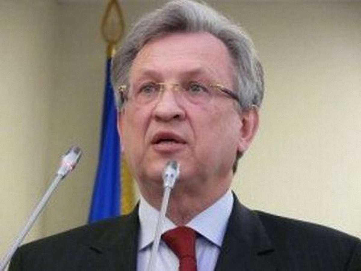 В Азарова кажуть, що підстав для коливання гривні нема