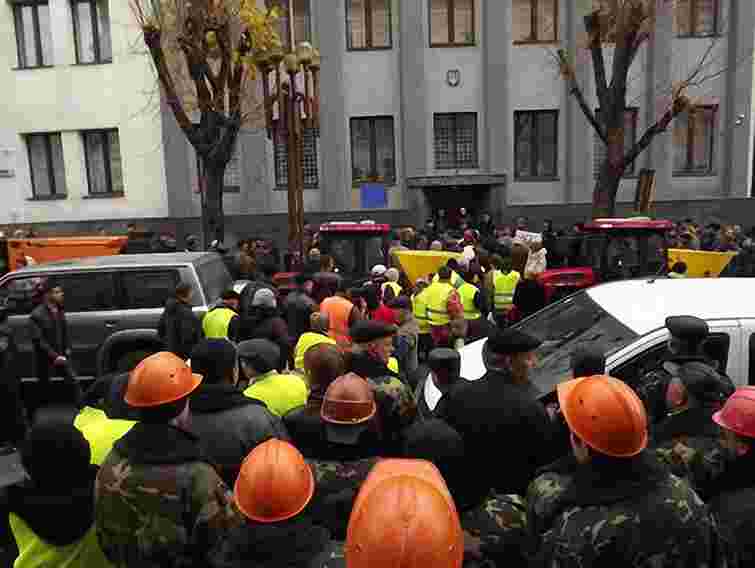 У Тернополі комунальники також пікетували казначейство