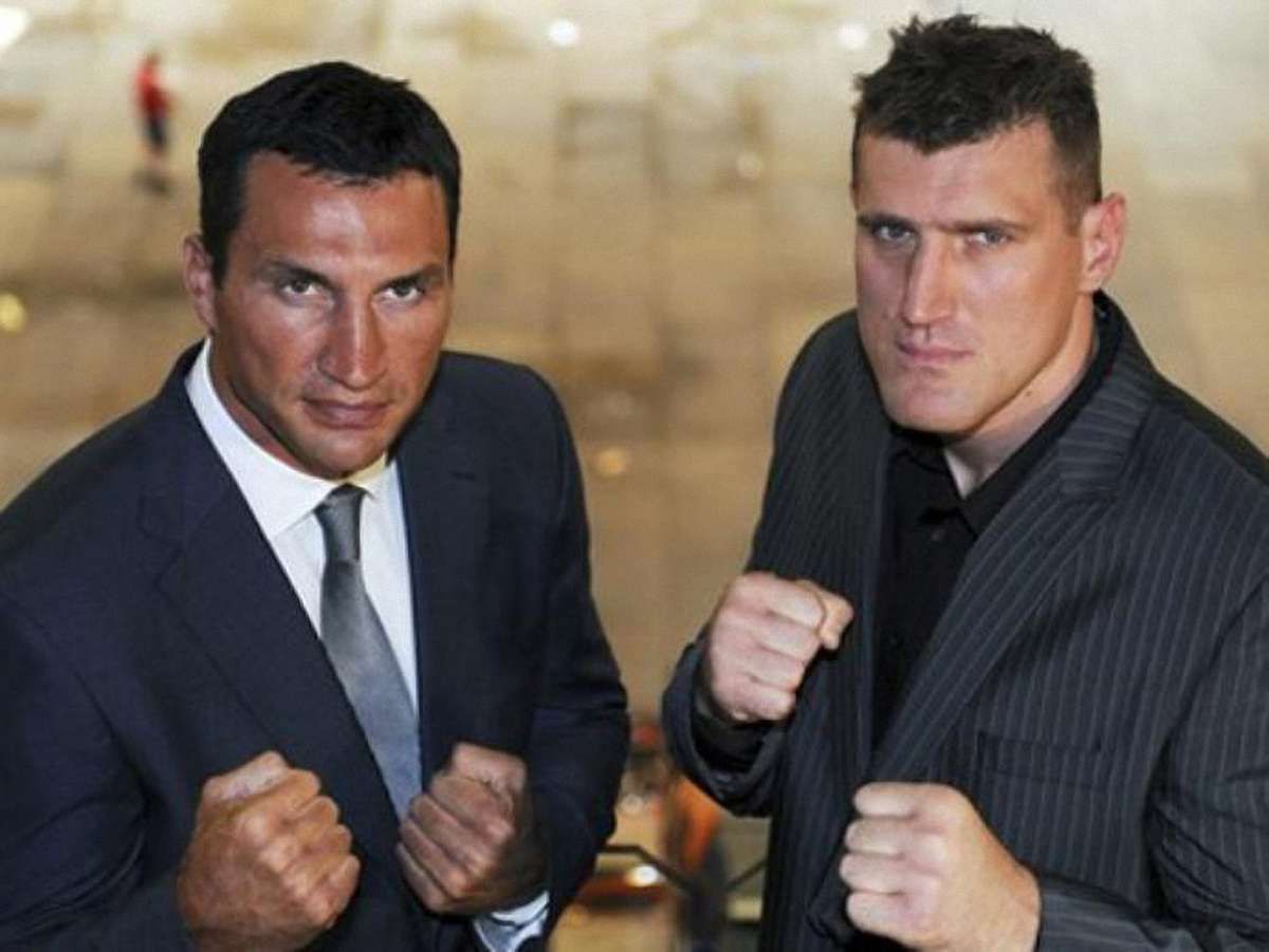 Кличко захистив титул чемпіона, перемігши Ваха за очками