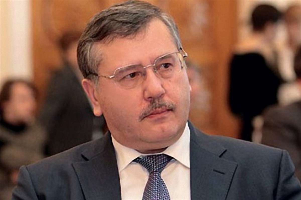 Гриценко каже, що до бійки з Яценюком у них не дійшло