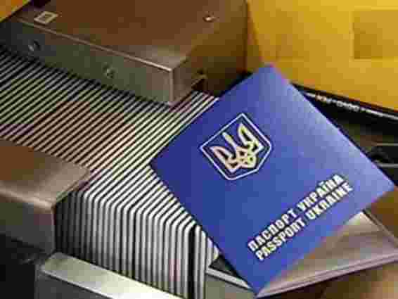 Українцям можуть дозволити відмовитися від біометричних паспортів