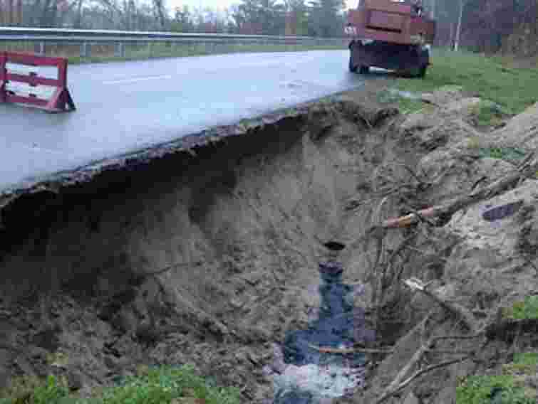 Канів залишився без води через провал ґрунту в заповіднику 