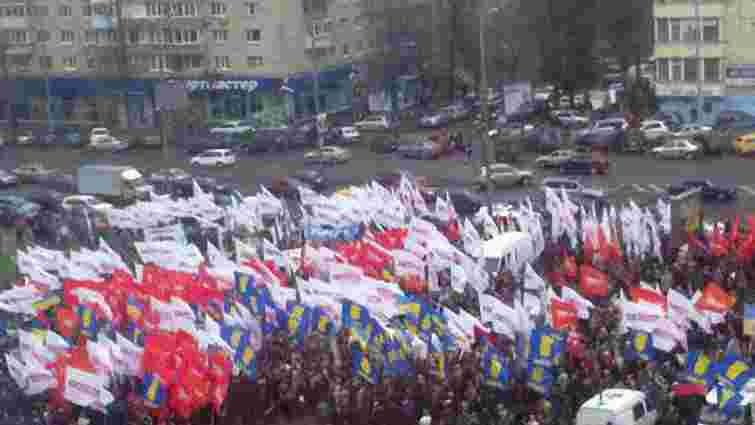 У Києві біля ЦВК мітингують представники опозиції