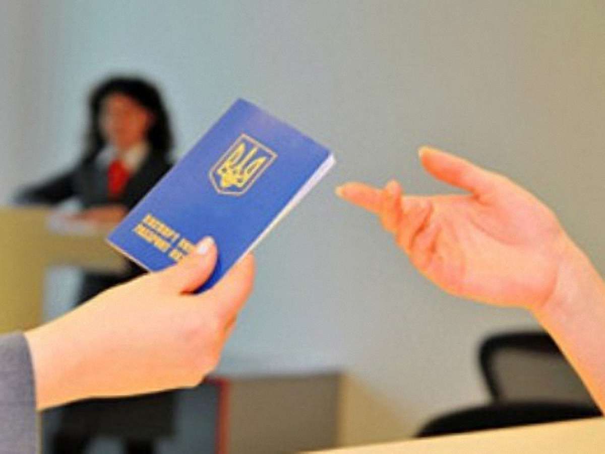 Українцям спростять процедуру видачі закордонного паспорта