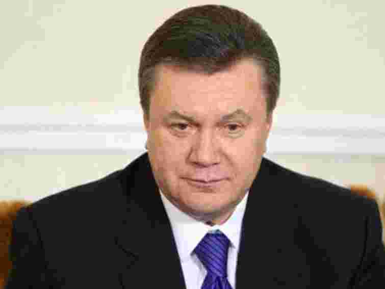 Кількість візитів Януковича за кордон скоротилась удвічі