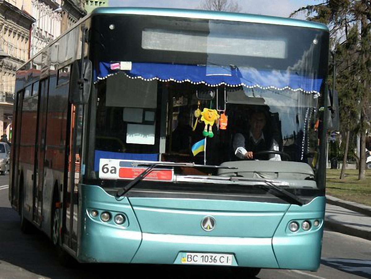 У львівських автобусах обмежать місця для реклами