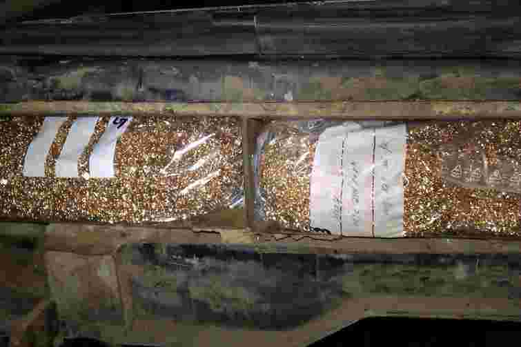 Українець намагався ввезти з Польщі півтонни контрабандної біжутерії