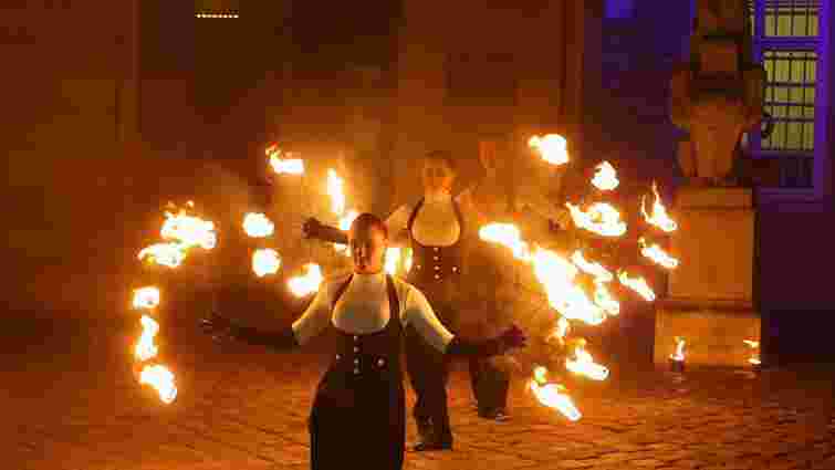 «Ніч у Львові» відкрили вогняним шоу у центрі міста