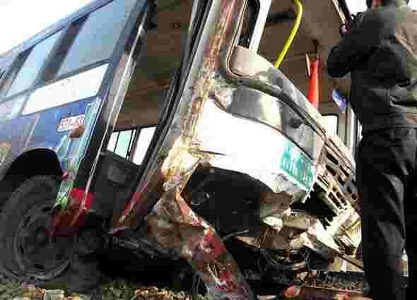 В Єгипті зіткнулися потяг і шкільний автобус: 30 загиблих