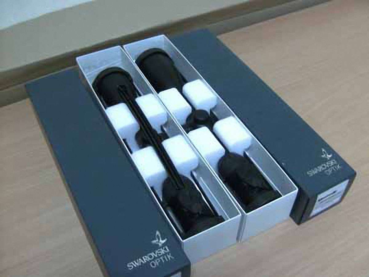 У Львівському аеропорту в німця вилучили «Swarovski Optik»