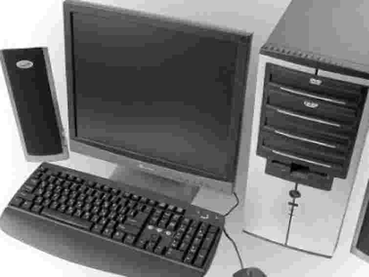 Львів’ян закликають подарувати незрячим людям комп’ютери