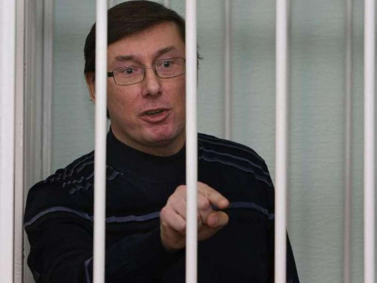 Суд відхилив клопотання Луценка про відвід прокурорів