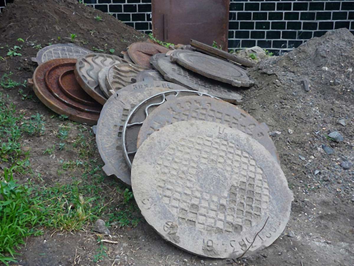 На Львівщині крадія люків ув’язнили на понад два роки