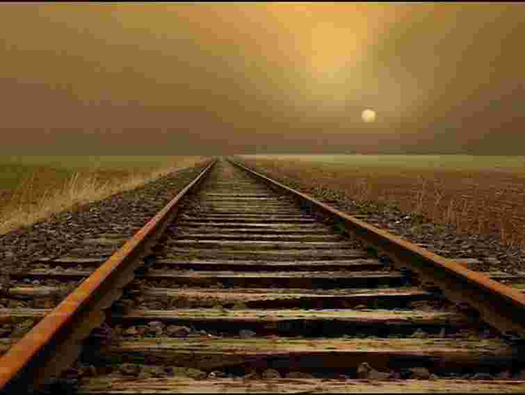 На Львівщині двоє чоловіків заснули на залізничній колії 