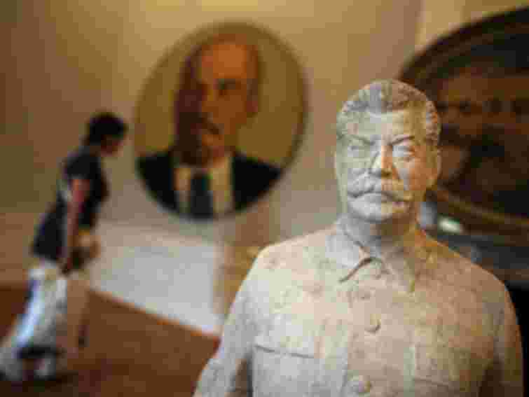 У грузинському селі відновили раніше демонтовану скульптуру Сталіна