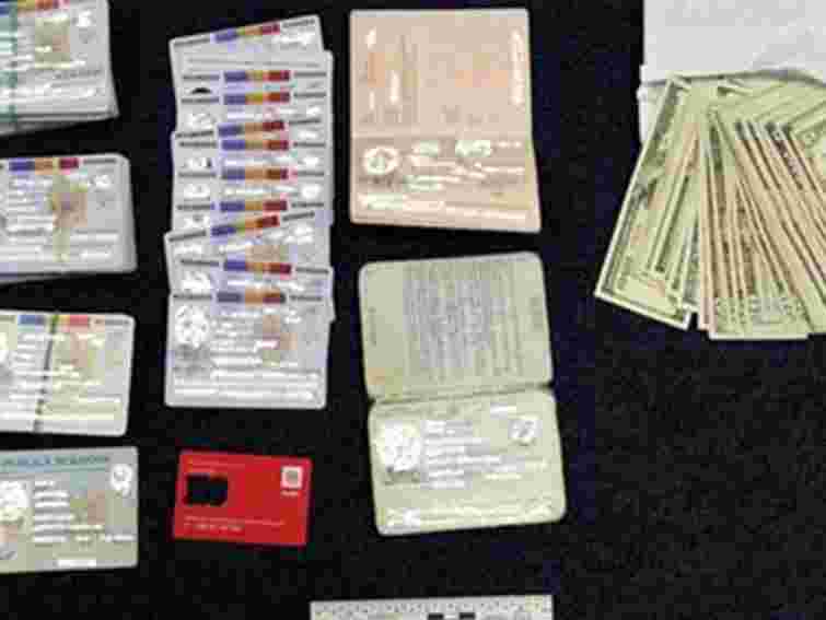 На Буковині і Одещині викрили іноземців-кардерів