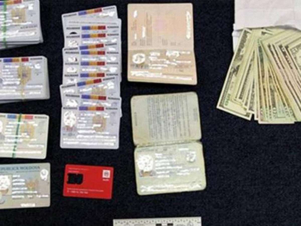 На Буковині і Одещині викрили іноземців-кардерів