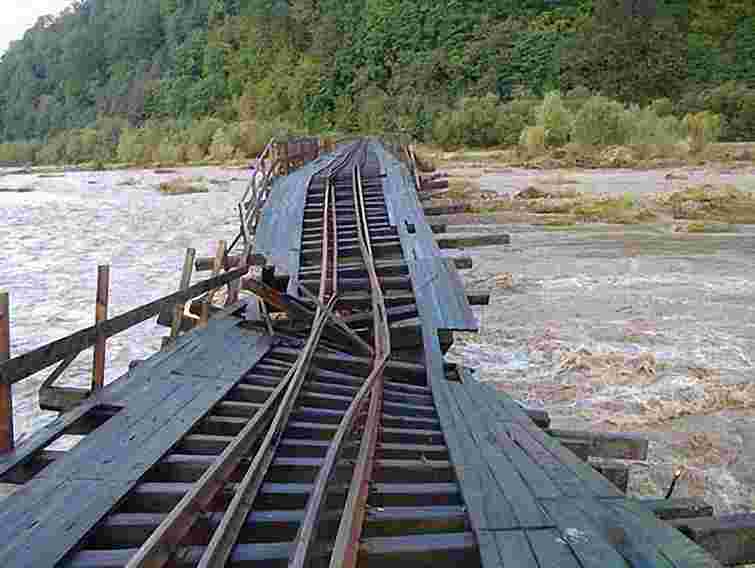 На завершення «повеневих робіт» Прикарпаттю треба 522 млн грн