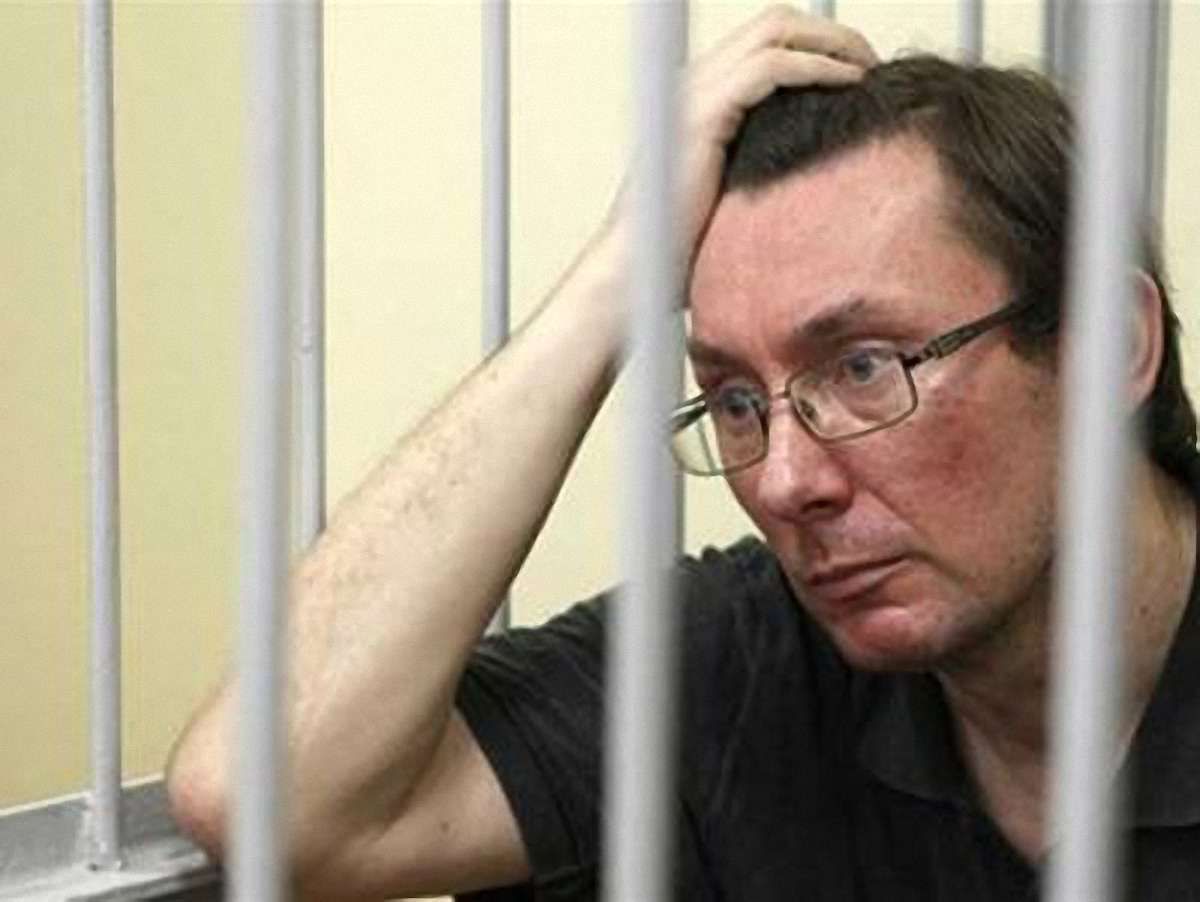 Луценко каже, що вже три тижні не отримує ніякого лікування