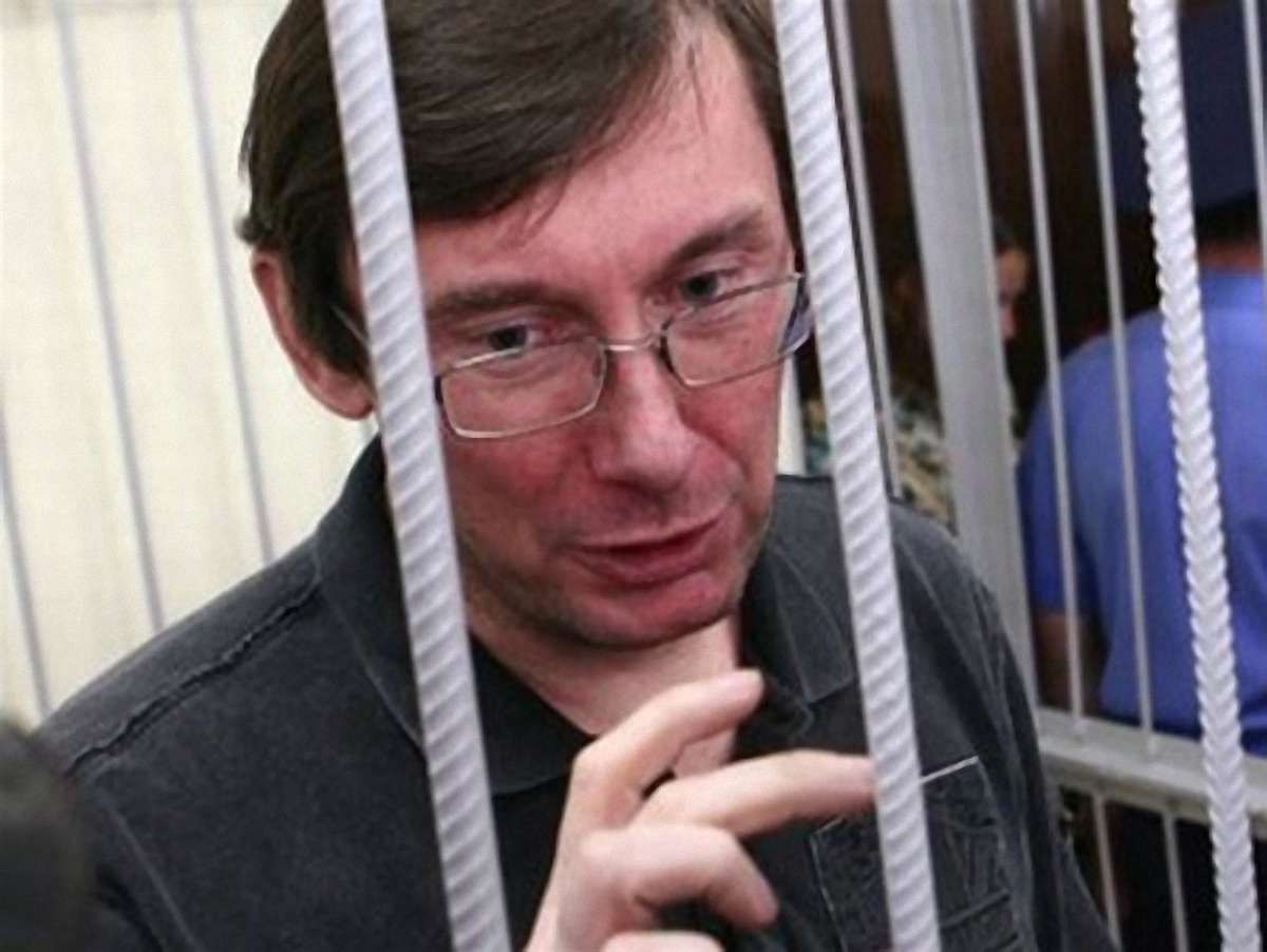 Тюремники кажуть, що Луценко шантажує керівництво колонії
