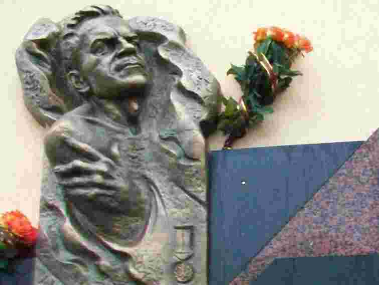 У Калуші відкрили пам’ятний знак Олексі Гірнику