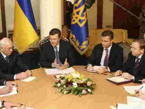 Янукович прийняв вiдставку Азарова і всього Кабміну