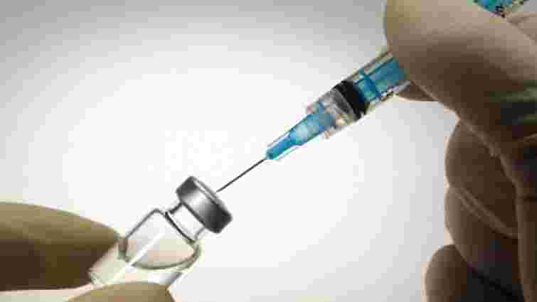 594 медики Львова вакцинувались від грипу